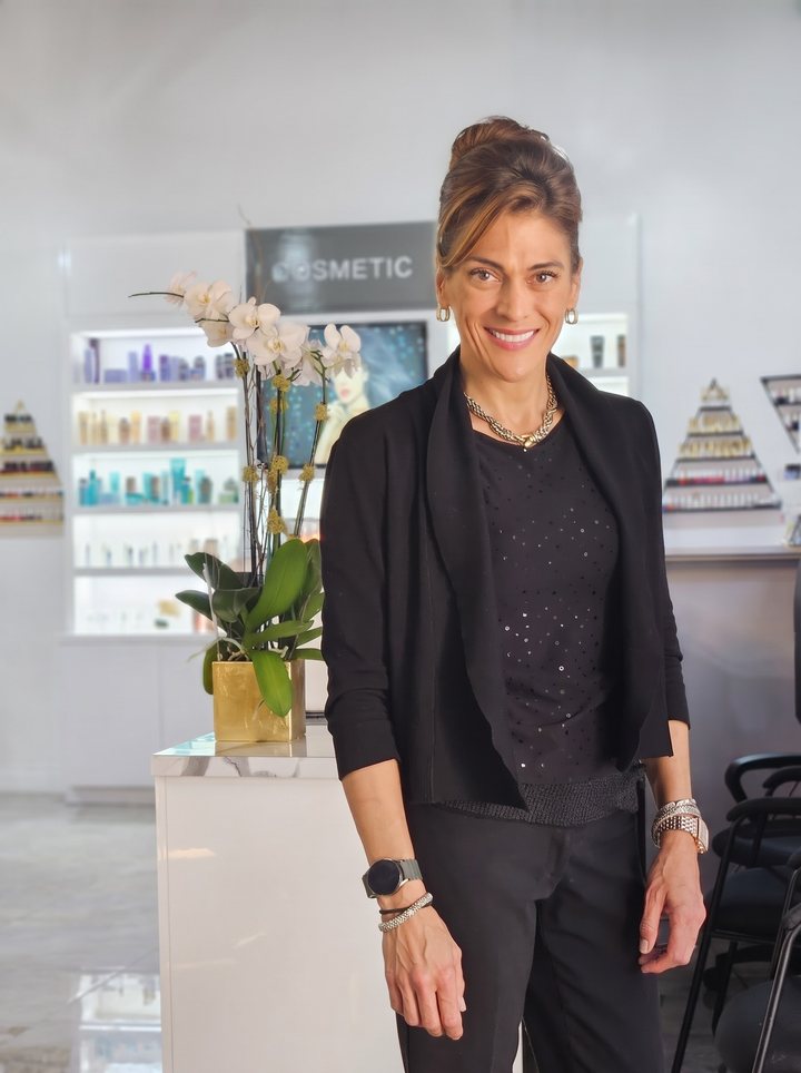 Esther Klein in the salon, real photo